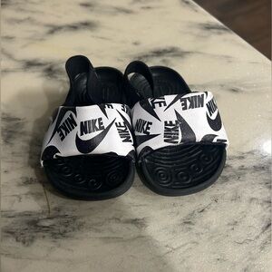 Toddler Nike Slides— size 5c